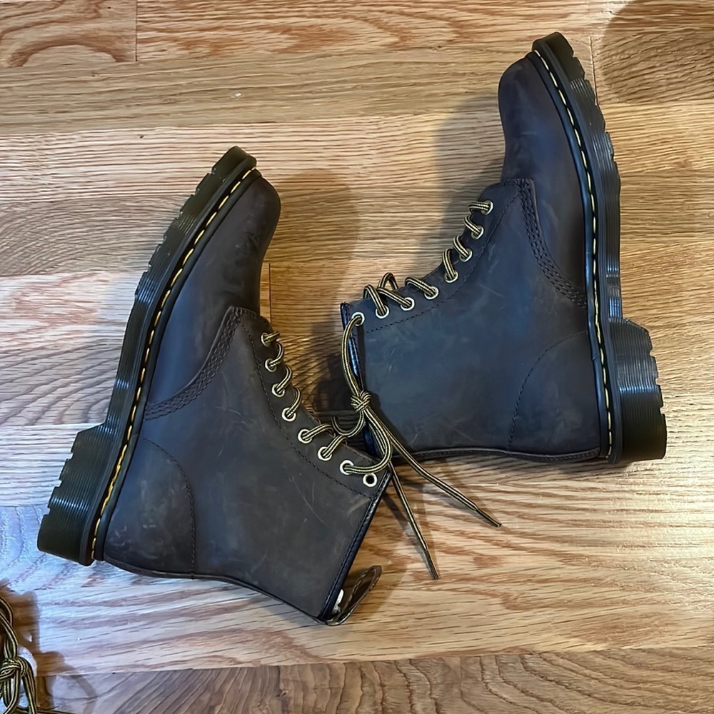 New Dr Martens 1460 brown distressed boots Size 9 - Picture 13 of 14
